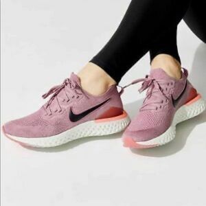 Nike Epic React Flyknit 2 in Plum